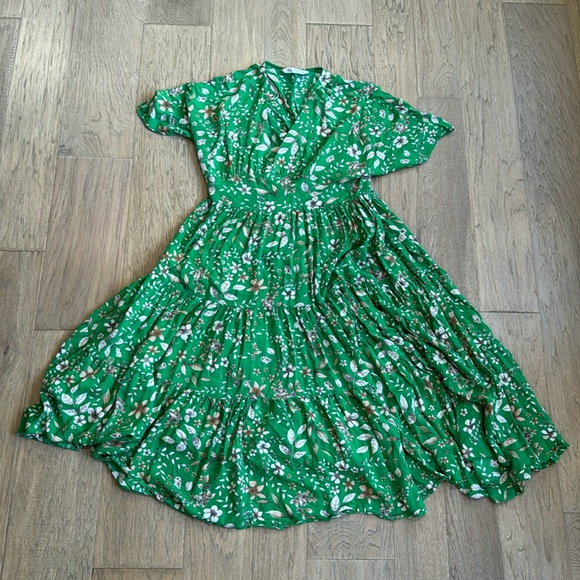 Women’s XS Zara Flowy Green Floral Dress - Picture 2 of 7